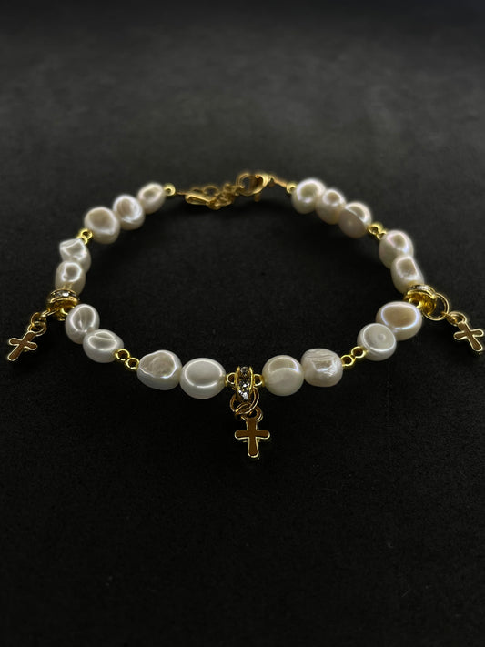 Cross Charm Freshwater Pearl Bracelet Gold - White/Gold