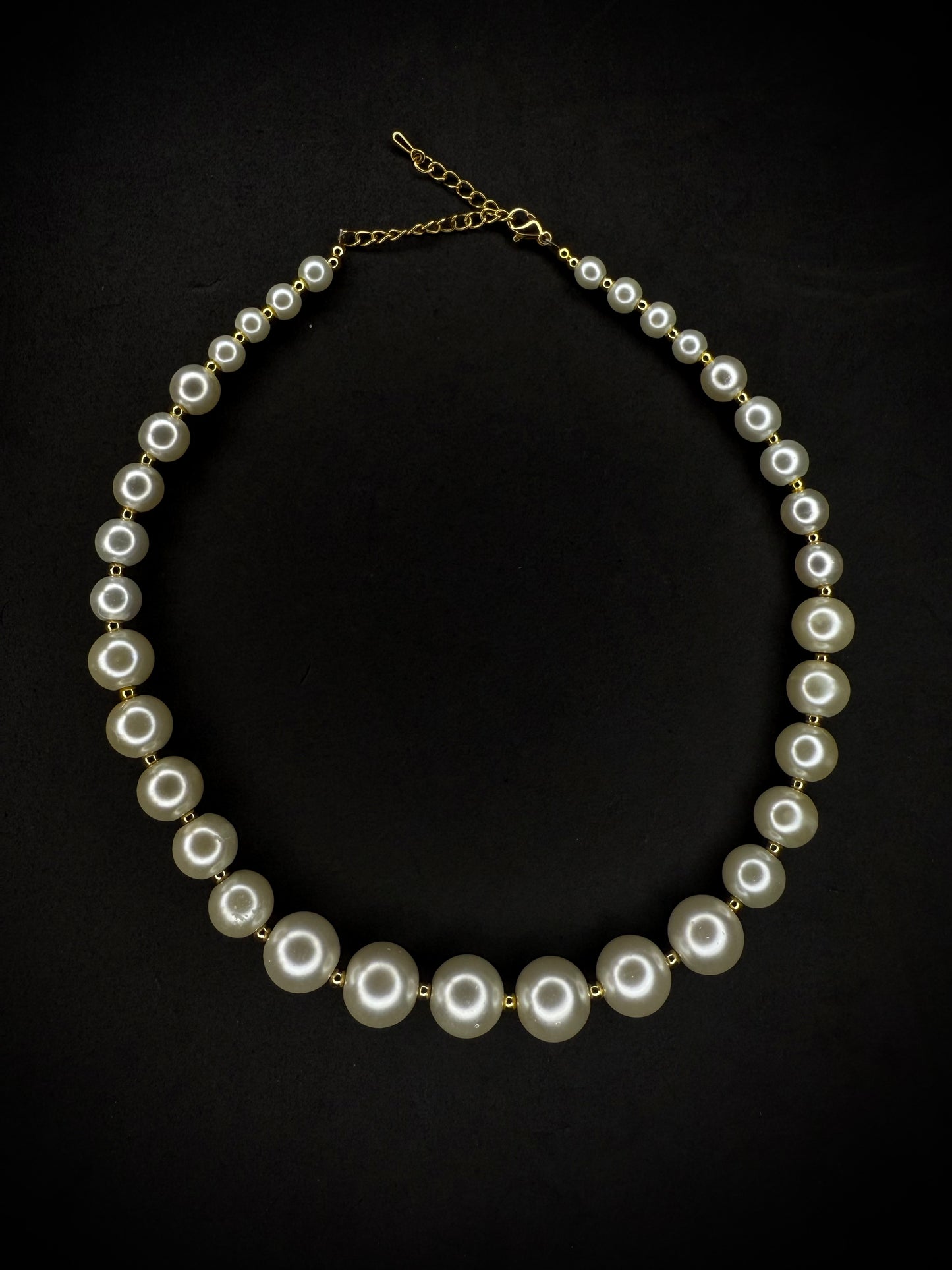 Small To Big Pearl Necklace - White/Gold