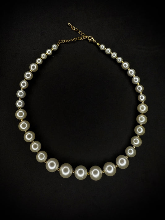 Small To Big Pearl Necklace - White/Gold