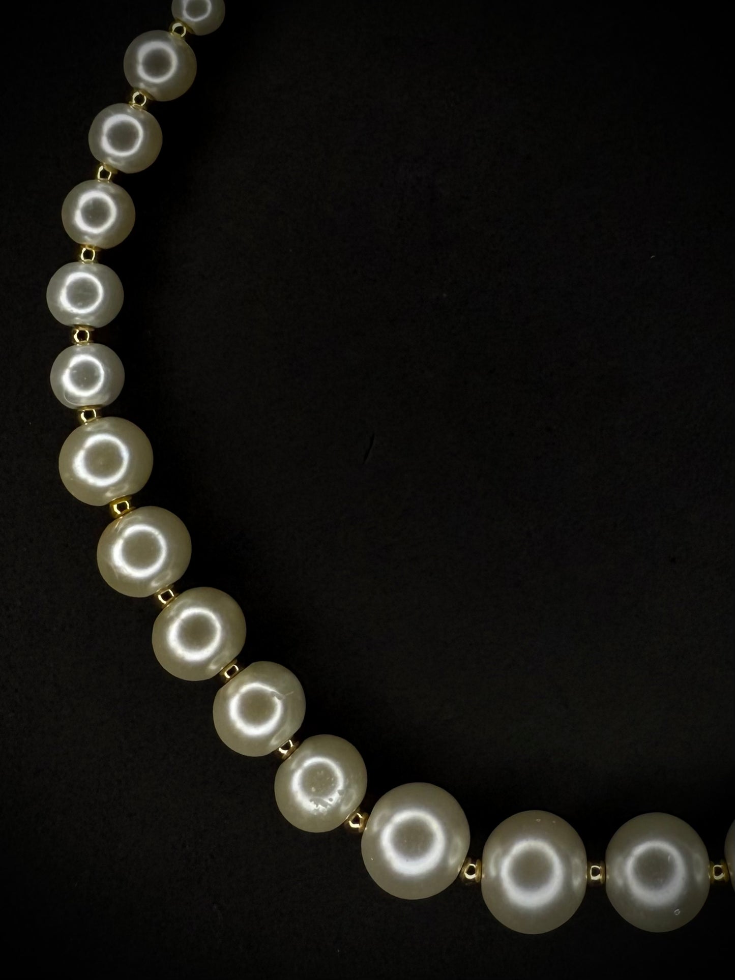 Small To Big Pearl Necklace - White/Gold